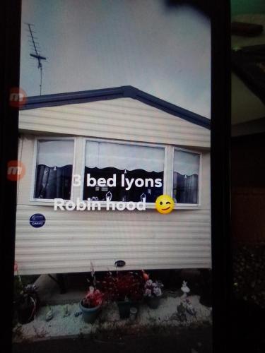 B&B Meliden - Deluxe 3 bedroom Lyons Robin hood oaklands with free wifi free sky - Bed and Breakfast Meliden