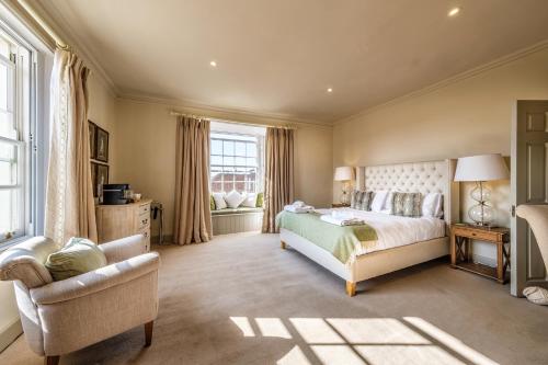 Long Melford Hotels