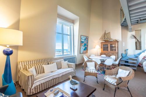 SUN KEYWEEK Duplex - Breathtaking view of the Ocean and Palace Gardens - image 11