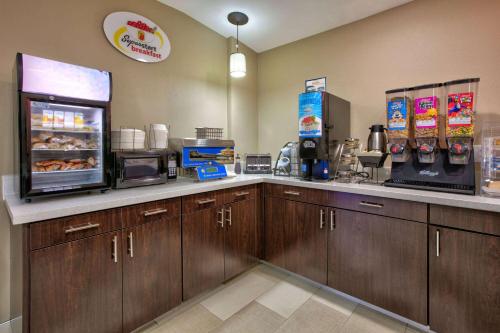 Super 8 by Wyndham Palestine TX in Palestine, USA