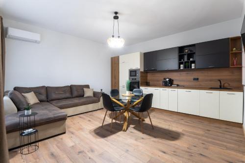 Modern 2BD 2BA Designer Apartment - Prime Location by Flat Mаnager, Sofia (Foto 6)