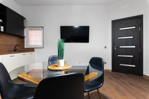 Modern 2BD 2BA Designer Apartment - Prime Location by Flat Mаnager, Sofia (Foto 7)