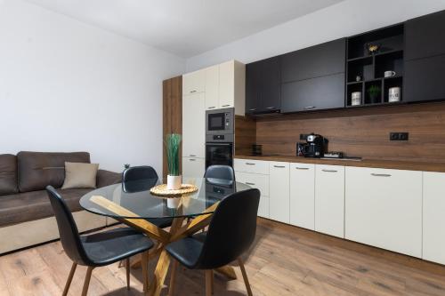 Modern 2BD 2BA Designer Apartment - Prime Location by Flat Mаnager, Sofia