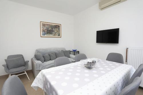 Apartment Falichi in Vozilici