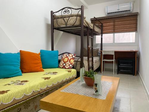 2 twin beds, 1 sofa bed