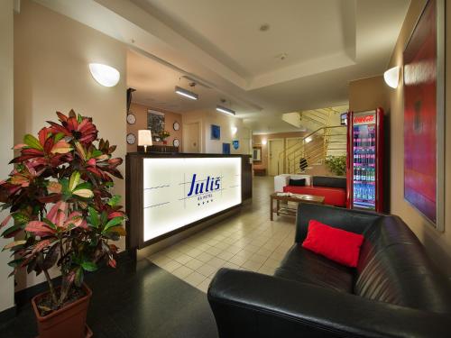 EA Hotel Julis - image 10