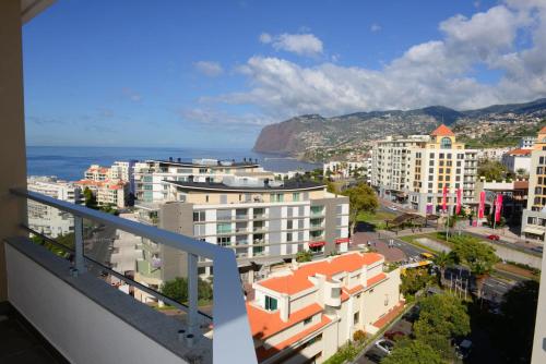 Duas Torres Hotel The 4-star Duas Torres Hotel offers comfort and convenience whether youre on business or holiday in Madeira Island. The hotel offers a high standard of service and amenities to suit the individual ne