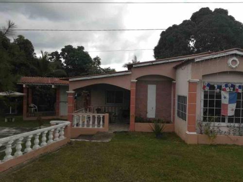 Hermosa residencia cerca a playa Santa Clara