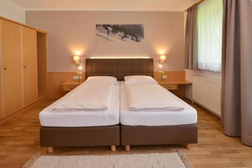 Two-Bedroom Apartment with Shower