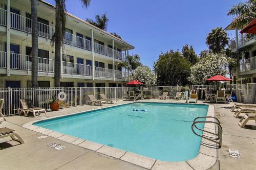 Úszómedence, Motel 6 Carpinteria, CA - Santa Barbara - North in Carpinteria (Kalifornia)
