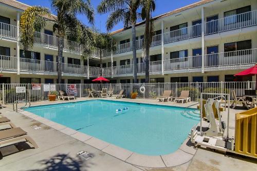 Swimming pool, Motel 6-Carpinteria, CA - Santa Barbara - North in Carpinteria (CA)