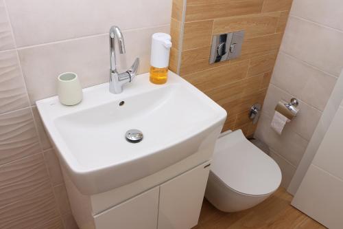 Shik & Chic in the Heart of Burgas # 5min from beach, Burgas (zdjęcie 9)