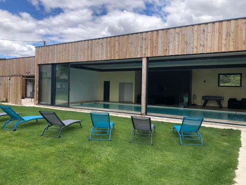 Logement @ 10 personnes avec piscine intérieure 31 degrés zoo de la FLECHE 24 h du Mans