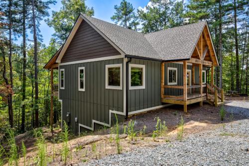 Lofty Escape in Ellijay, USA