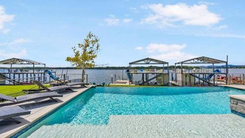 B&B Kingsland - Luxury Waterfront Pool Hot Tub Boat Slips - Bed and Breakfast Kingsland