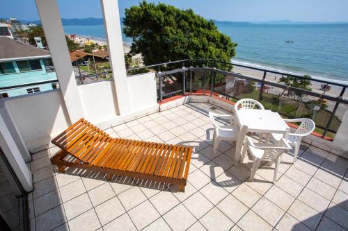 Deluxe Double Room with Balcony and Sea View image 6