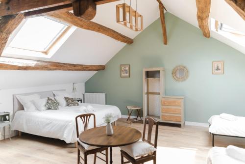 1 queen bed, 2 twin beds