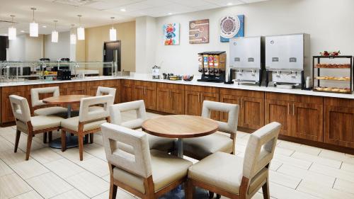 Staybridge Suites - Orlando Royale Parc Suites image 26