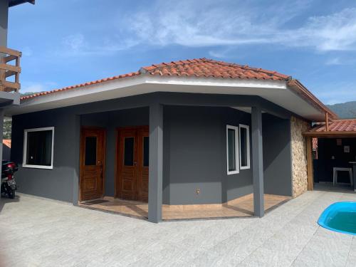 Casa de temporada no Sul da Ilha com piscina near Bar e Lanchonete Educao