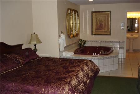 Golden Circle Inn and Suites - image 12