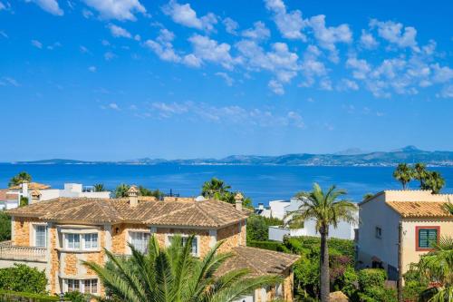 2263 Sunny holiday home with views over the bay of Palma