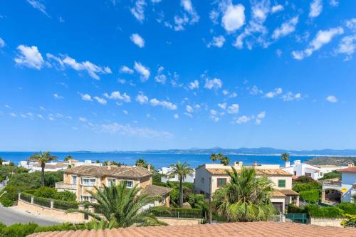 2263 Sunny holiday home with views over the bay of Palma