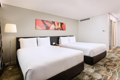 Standard Queen Room with Two Queen Beds image 5