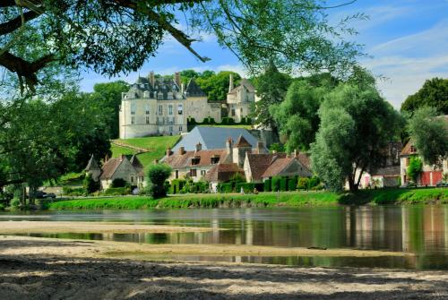 Maison de village en bord de rivière