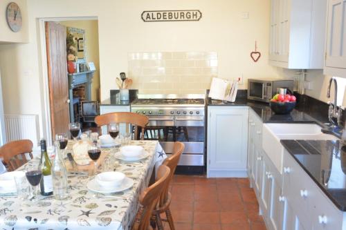 Pebble Beach Cottage Aldeburgh - image 4
