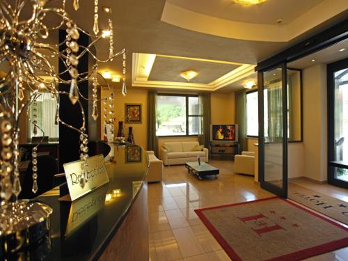 Фойє, Hotel Euro in П'єве-Санто-Стефано