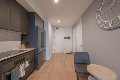 Upscale Rainey St Condo Homes - Peloton, gym, rooftop pool, wifi included in Austin, USA