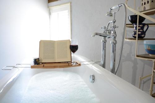 A szálláshely kívülről, The White House with Studio in Wortwell