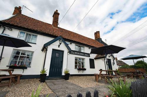 A szálláshely kívülről, The White House with Studio in Wortwell