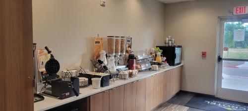 Microtel Inn & Suites by Wyndham Fountain North in Fountain, USA