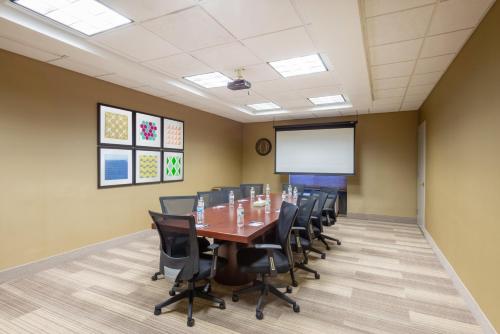 Holiday Inn Express Hotel & Suites North East - Erie I-90 Exit 41 By IHG - 회의실/연회장