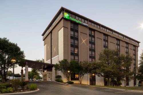 Holiday Inn Express - San Antonio Airport, an IHG Hotel