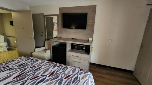 Red Roof Inn Perry - image 8