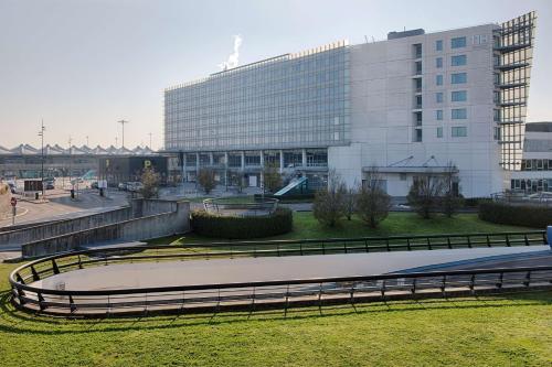 NH Lyon Airport