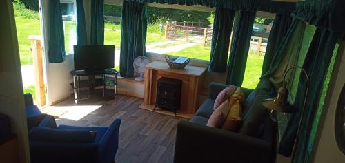 Kert, Postwood Gardens Balmoral Country Cabin in Kentisbeare