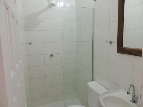 Standard Twin Room image 7