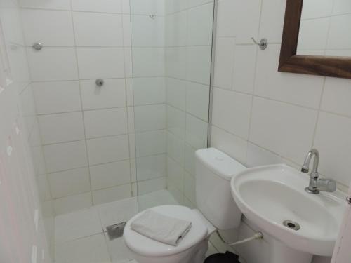 Standard Twin Room image 6