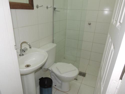 Standard Twin Room image 5