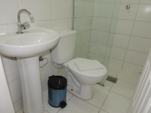 Standard Twin Room image 4
