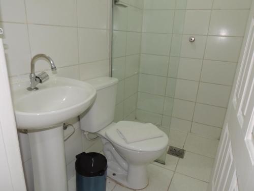 Standard Twin Room image 3