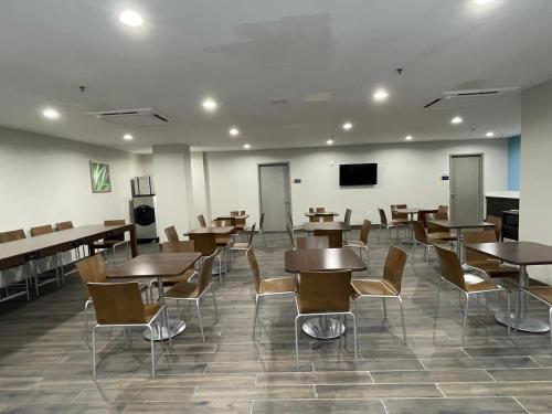 Days Inn by Wyndham Bronx NYC in Bronx, USA