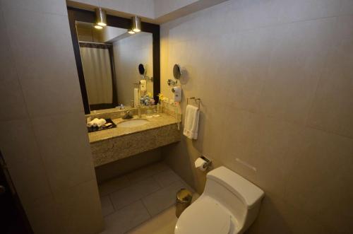 Suite with Two Queen Beds image 1