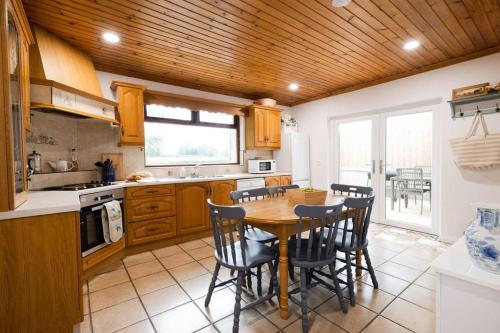 Konyha, Red Pump Cottage - 3 bedroom, sleeps 6, private garden in Bellaghy