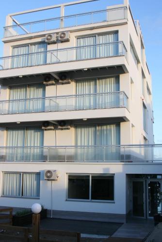 Studio Apartment with City View image 2