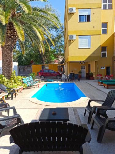 El Descanso Hotel