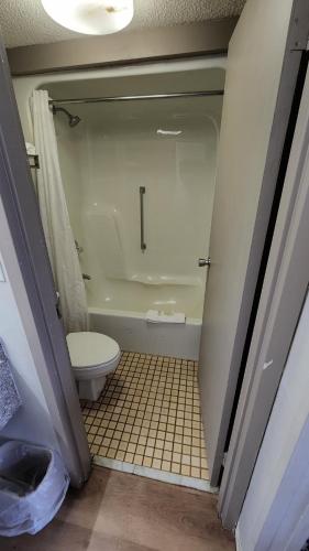 Red Roof Inn Perry - image 10